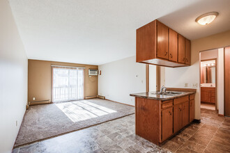 Arcadia Park Apartments in North St. Paul, MN - Foto de edificio - Interior Photo