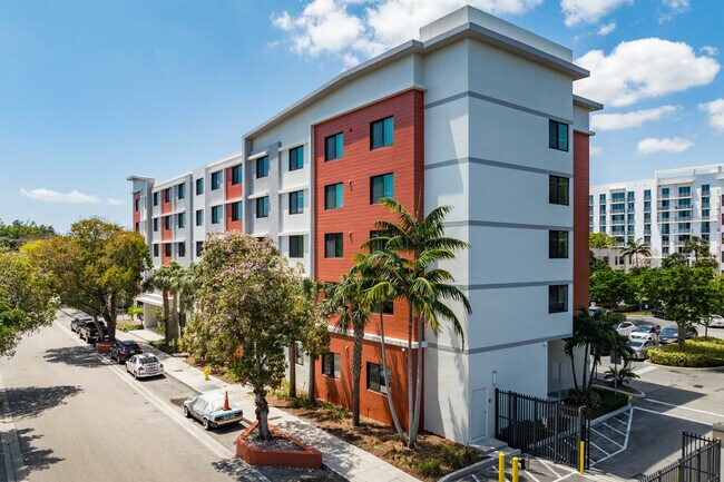 Gibson Plaza in Miami, FL - Building Photo - Primary Photo