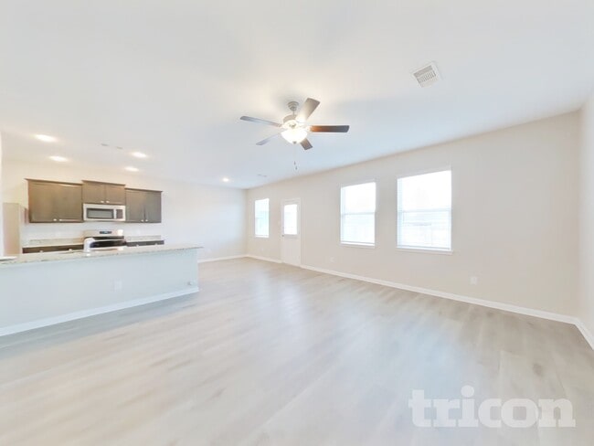 21108 Titian Dr. in Magnolia, TX - Foto de edificio - Building Photo