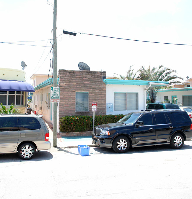 Oklahoma Apartments in Hollywood, FL - Foto de edificio - Building Photo