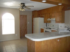 112 King Charles Pl in Del Rio, TX - Building Photo - Building Photo