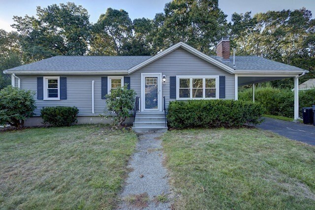 17 Hollywood Dr in Grafton, MA - Building Photo