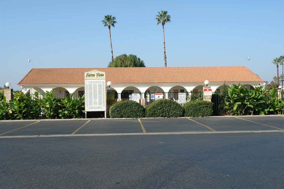 2301 S Divisadero St in Visalia, CA - Building Photo