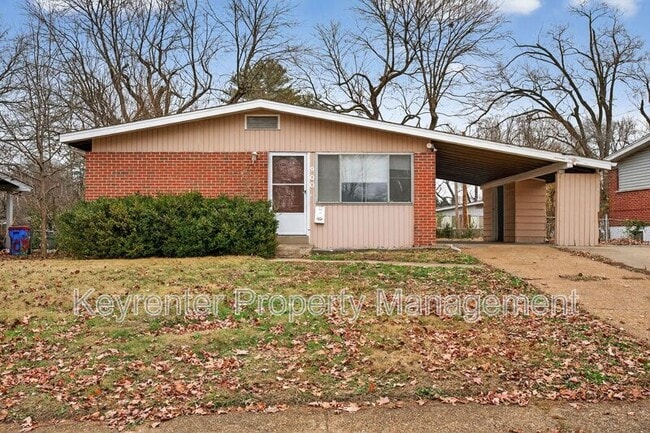 property at 900 Paddock Dr