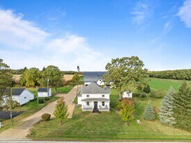 4363 County Rd O in Delavan, WI - Building Photo
