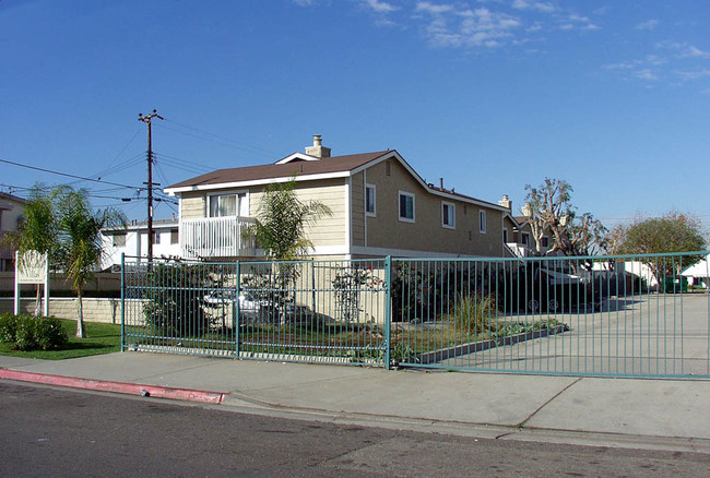 Avocado Villas in Costa Mesa, CA - Foto de edificio - Other