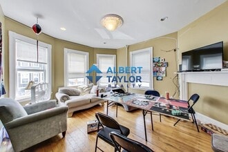 47 Hillside St, Unit 2 in Boston, MA - Foto de edificio - Building Photo