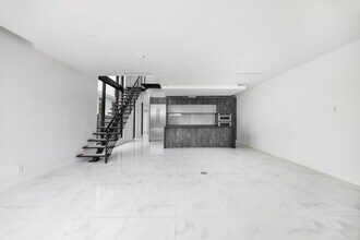 2516 NE 21st St in Fort Lauderdale, FL - Building Photo - Building Photo