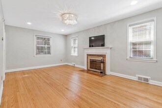 1714 33rd Pl SE in Washington, DC - Building Photo - Building Photo