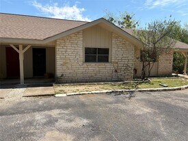 21013 Highland Lake Dr in Lago Vista, TX - Building Photo