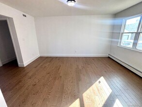 225 Cleveland Ave in Mineola, NY - Building Photo - Building Photo