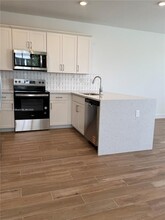 16934 SW 2nd Ct in Pembroke Pines, FL - Foto de edificio - Building Photo