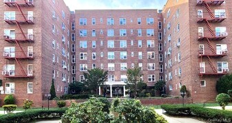 105-25 64th Ave in Queens, NY - Building Photo