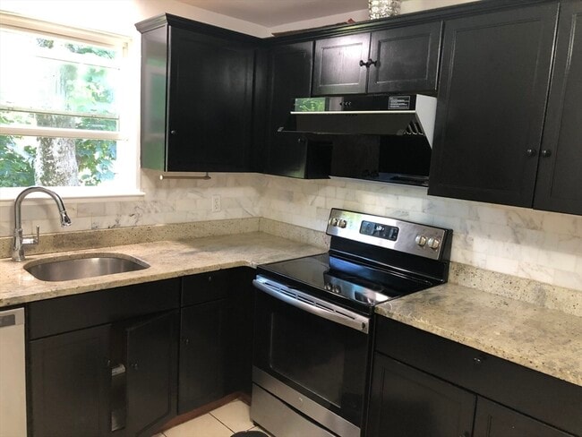 1195 Boylston St, Unit 1195 in Chestnut Hill, MA - Building Photo - Building Photo