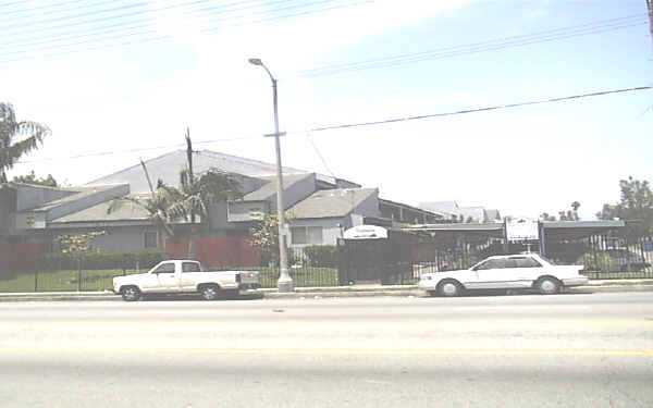 Mountain View Apartments in Pacoima, CA - Foto de edificio