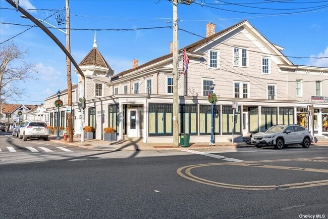 108 South St-Unit -E in Oyster Bay, NY - Foto de edificio - Building Photo