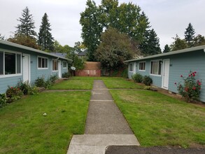 5213-5331 SE Henry St in Portland, OR - Building Photo - Building Photo