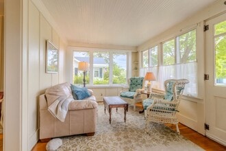 515 N St Joseph St in Suttons Bay, MI - Building Photo - Building Photo