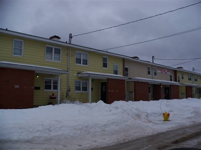 312-326 Commando St in Gwinn, MI - Foto de edificio