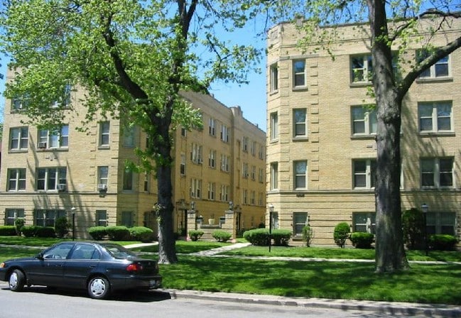 New Venture Realty Chatham Apartments in Chicago, IL - Building Photo - Building Photo