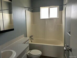 1477 E Goulson Ave in Hazel Park, MI - Building Photo - Building Photo