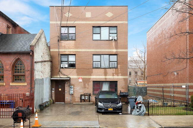 62 Veronica Pl in Brooklyn, NY - Building Photo - Building Photo