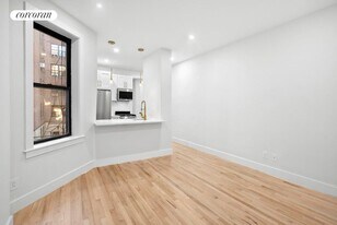 206 W 96th St in New York, NY - Building Photo