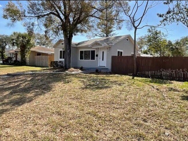 4520 5th Ave N in St. Petersburg, FL - Foto de edificio - Building Photo