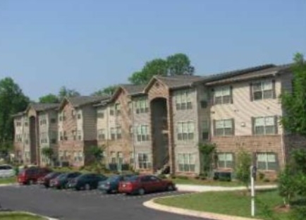 Enota Village in Young Harris, GA - Foto de edificio