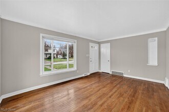 1568 Parker Dr in Mayfield Heights, OH - Building Photo - Building Photo