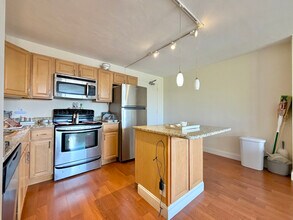 29 Concord Ave, Unit 706 in Cambridge, MA - Foto de edificio - Building Photo