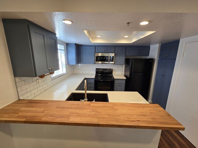 8718 E Indian Hills Rd in Orange, CA - Building Photo - Building Photo