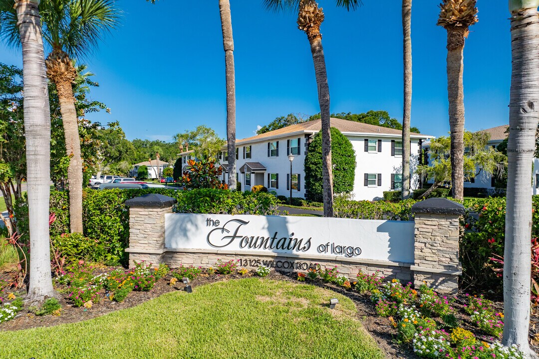 Fountains of Largo in Largo, FL - Building Photo