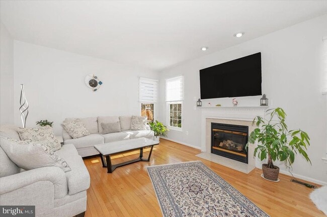 18921 Fountain Hills Dr in Germantown, MD - Building Photo - Building Photo