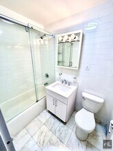 E 89 St, Unit 7H in New York, NY - Building Photo - Building Photo