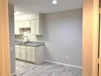 1860 White Oak Dr photo'