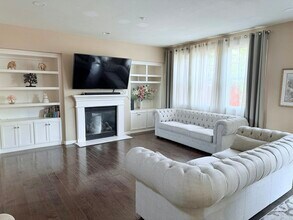 1360 Red Maple Ln in San Jose, CA - Building Photo - Building Photo