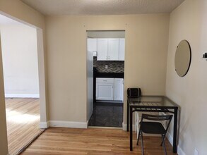 1419 Commonwealth Ave, Unit 304 in Boston, MA - Foto de edificio - Building Photo