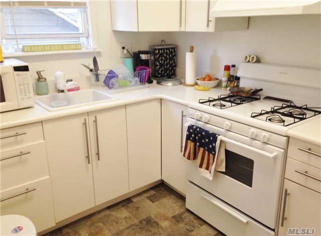 27 Delaware Ave-Unit -Main in Long Beach, NY - Building Photo - Building Photo