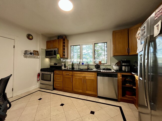 489 Main St, Unit 2