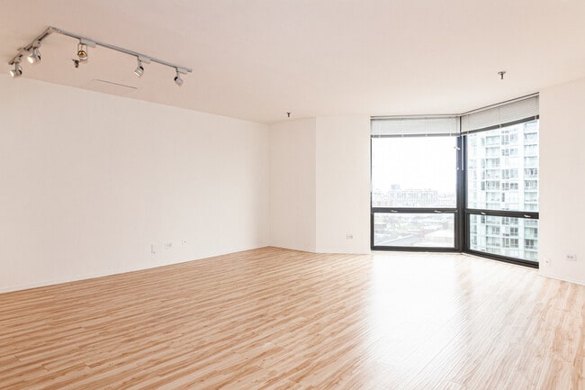 property at 1120 N La Salle Dr