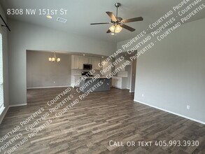 8308 NW 151st St in Edmond, OK - Foto de edificio - Building Photo