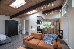 8432 S 18th St in Tacoma, WA - Building Photo