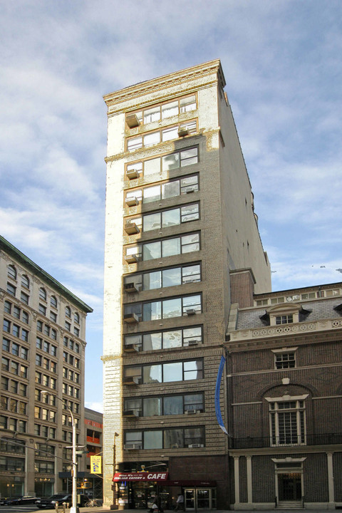 118 Madison Ave in New York, NY - Building Photo