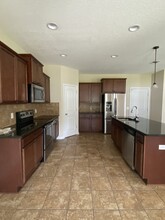 662 Red Oak Ln in Hinesville, GA - Building Photo - Building Photo
