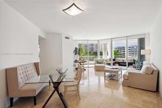 715 Crandon Blvd in Key Biscayne, FL - Building Photo - Building Photo