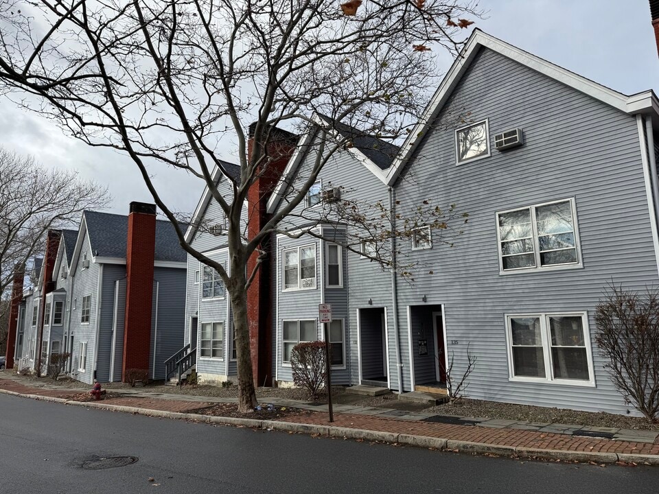 127 Union St, Unit 127-2 in Poughkeepsie, NY - Building Photo