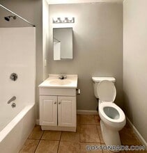 8 Portland St in Worcester, MA - Foto de edificio - Building Photo