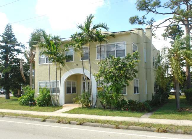 215 S Seacrest Blvd in Boynton Beach, FL - Building Photo - Building Photo