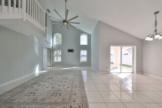 8111 Tar Hollow Dr in Gibsonton, FL - Building Photo - Building Photo